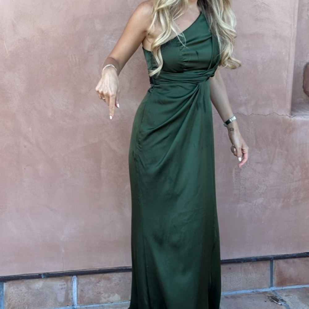 Elegant Green Evening Gown
